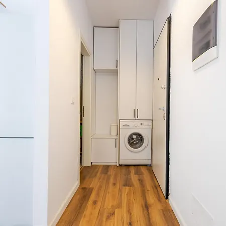 Modern With Parking - 10 Min Walk To Center Appartement