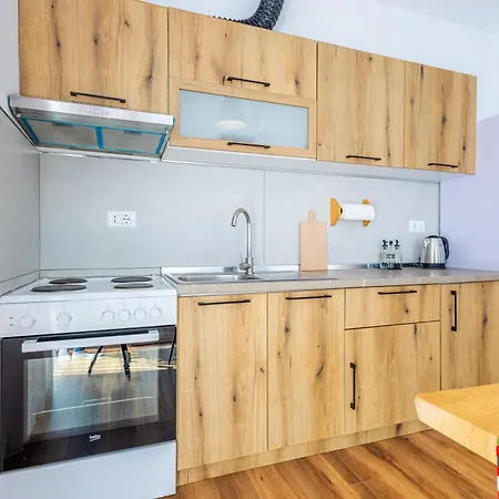 Modern With Parking - 10 Min Walk To Center