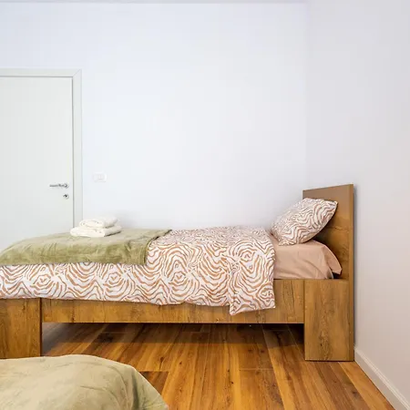 Modern With Parking - 10 Min Walk To Center Appartement Tirana