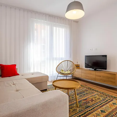 Appartement Modern With Parking - 10 Min Walk To Center